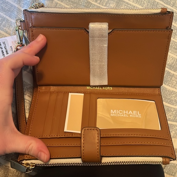 Michael Kors Wristlet - clutch wallet NWT NEW WITH TAGS - Picture 3 of 5